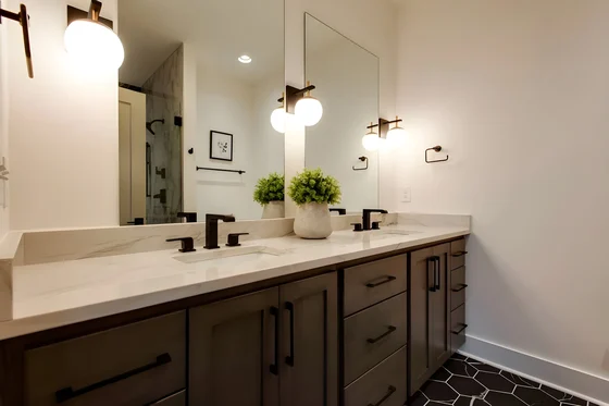 Bathroom 4 - Image 1