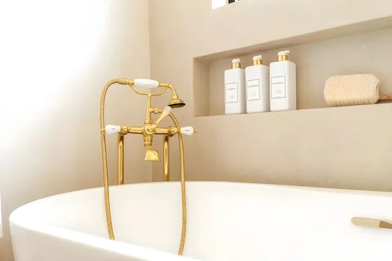 Bathroom 1 - Image 5