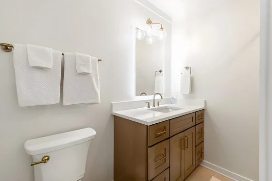 Bathroom 1 - Image 5