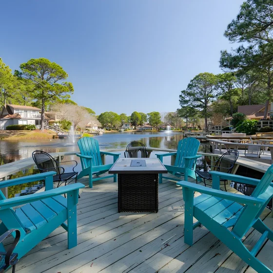 Castaway Cottage- Lakefront & golf cart included!