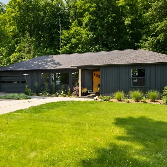 Bayside Bungalow · Bayside Bungalow: West Bay Views Minutes to T