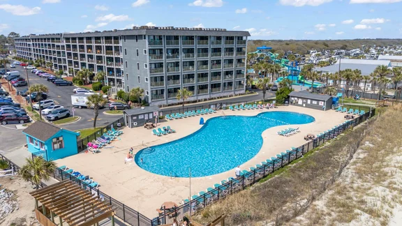 Gated 2BR w/ Pools, Lazy River + Beach Access!