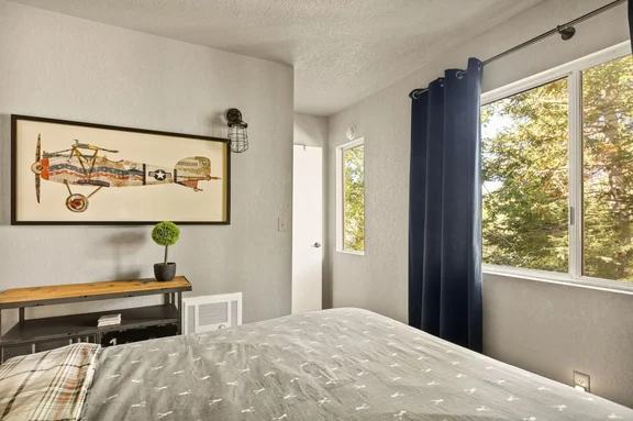 Moonridge Alpine Retreat + Fireplace + Pets